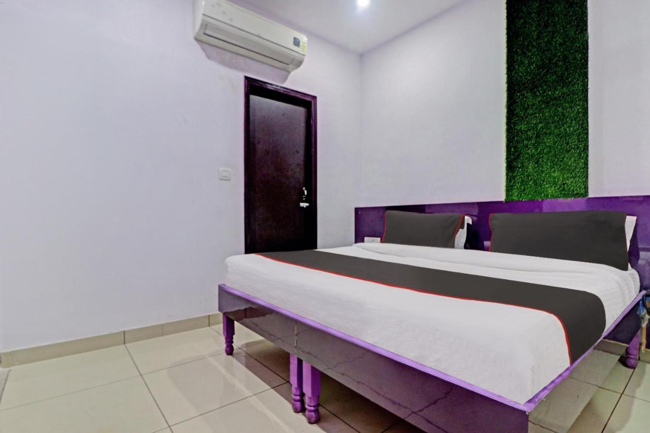 Oyo 81168 Collection O Dwarka Mor New Delhi Exterior photo