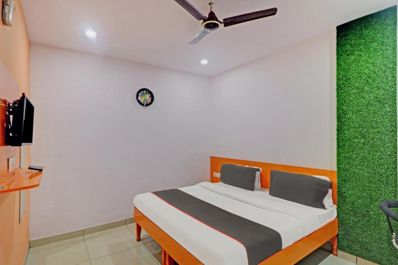 Oyo 81168 Collection O Dwarka Mor New Delhi Exterior photo