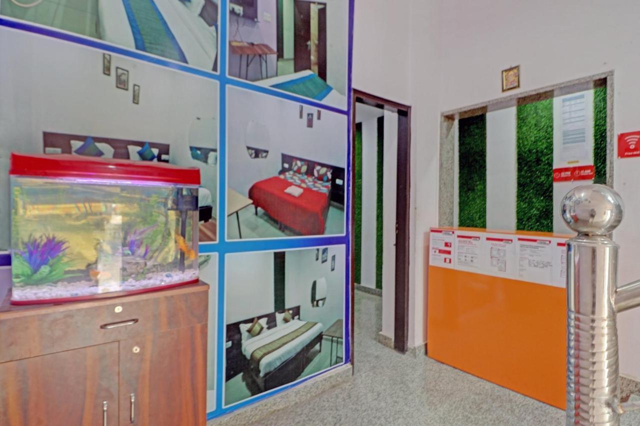 Oyo 81168 Collection O Dwarka Mor New Delhi Exterior photo