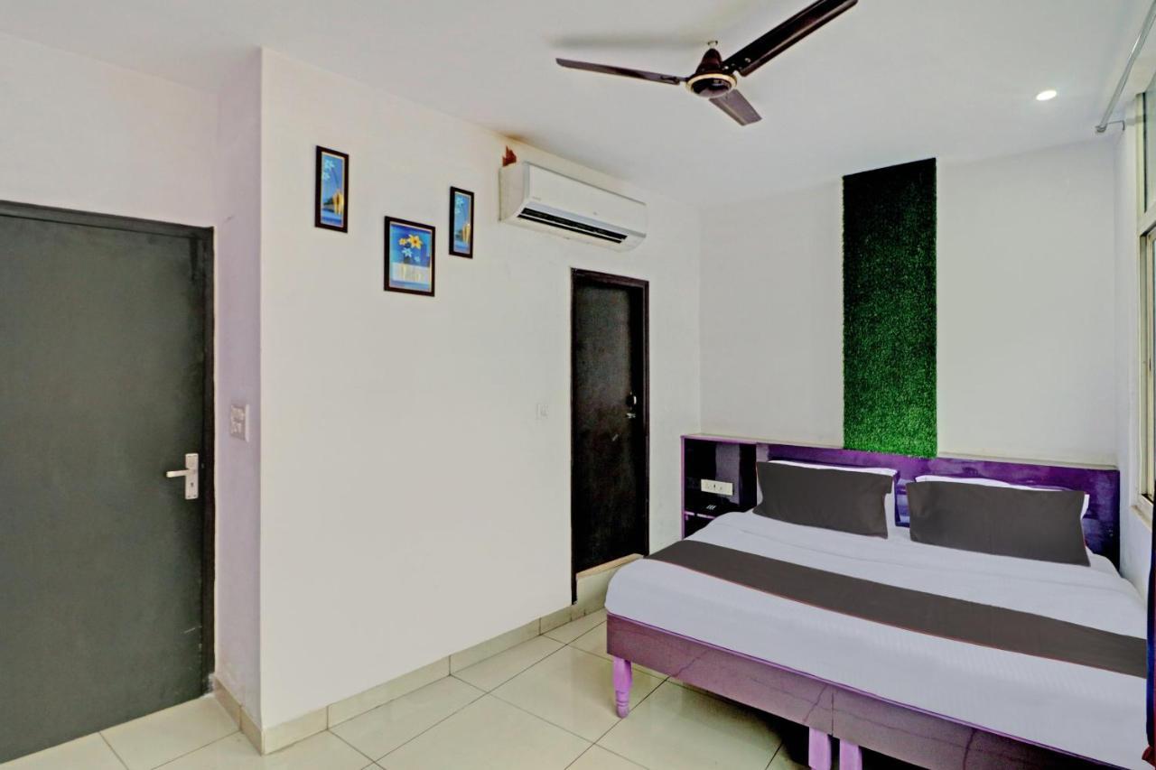 Oyo 81168 Collection O Dwarka Mor New Delhi Exterior photo